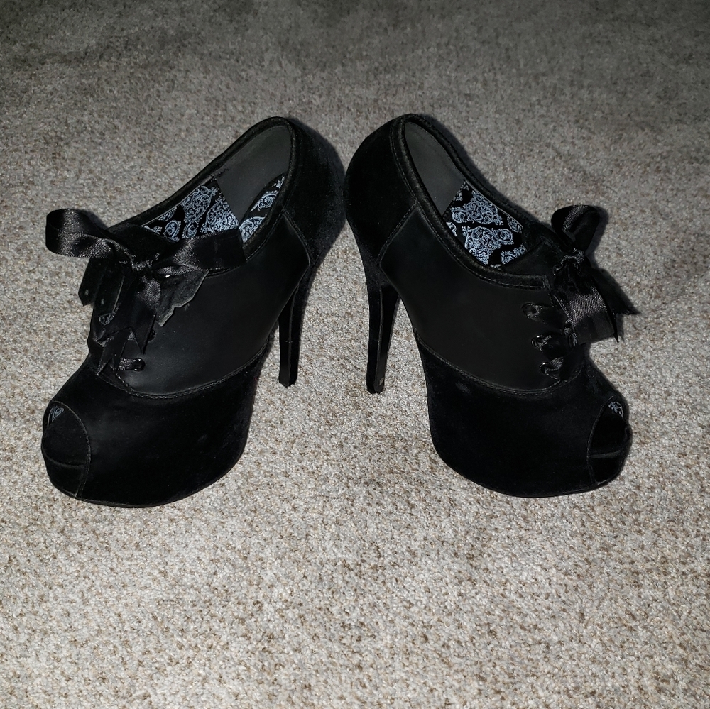 Bordello Teeze 16 platform pumps
